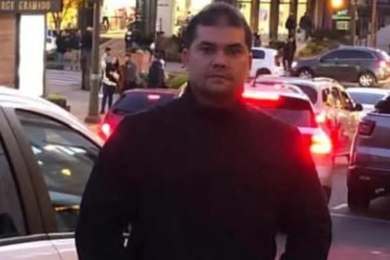 Policial entra atirando em delegacia, mata 4 colegas, foge em viatura e se entrega no Ceará