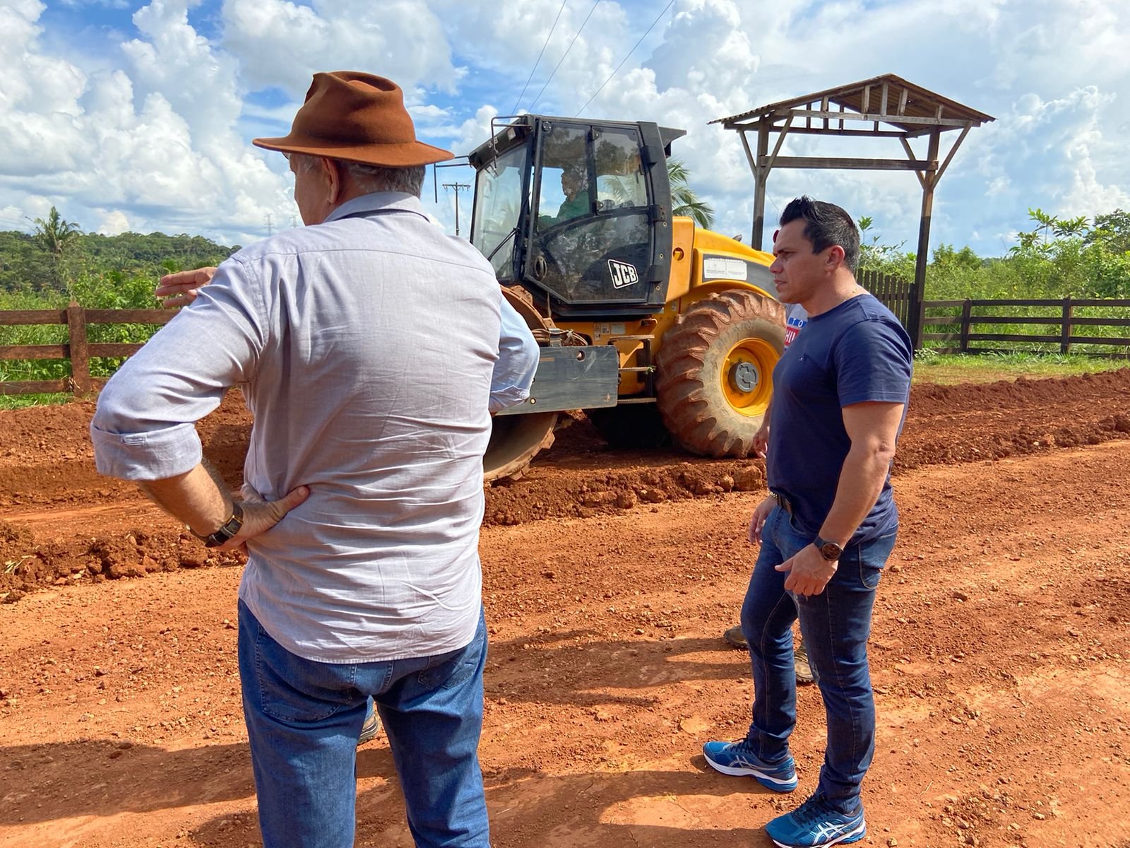 Estradas rurais recebem melhorias a pedido do vereador Edimilson Dourado 6 Estradas rurais recebem melhorias a pedido do vereador Edimilson Dourado