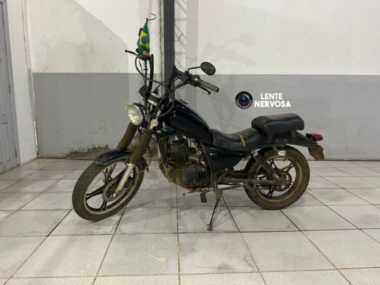 PARABÉNS – No dia do aniversário, homem tenta furtar moto e leva surra de alunos