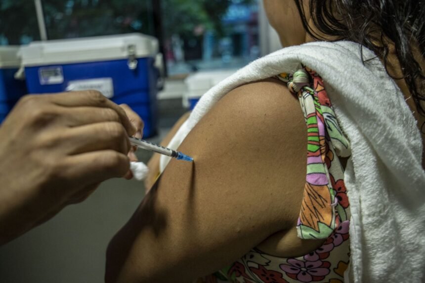 Salas de vacinação têm horário de funcionamento alterado nesta quarta-feira (31)