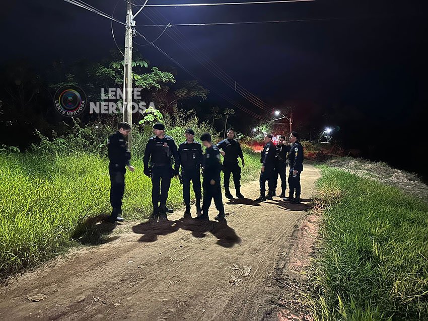 Criminosos abandonam moto após roubo no centro da capital