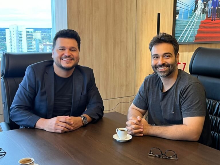 Deputado Marcelo Cruz recebe advogado Vinícius Miguel na Presidência da Alero