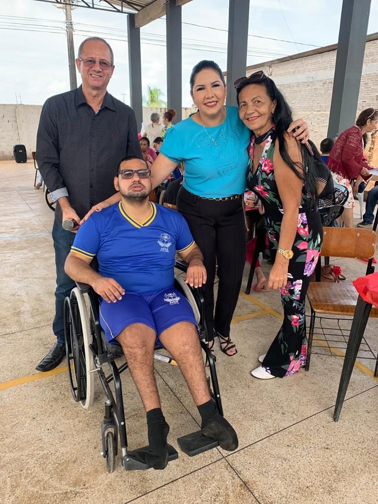 Na APAE de Porto Velho, Cristiane Lopes comemora o mês das mães