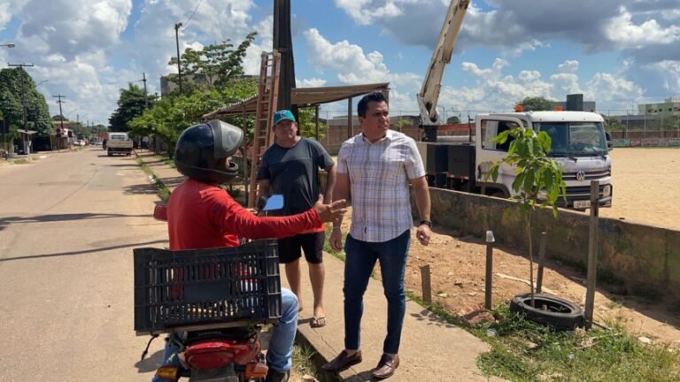 Emdur realiza manutenção e instalação de Refletores de LED no Campo da Três e Meio, a pedido do vereador Edimilson Dourado