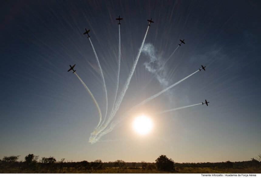 Evento com apresentação aérea da Esquadrilha da Fumaça marcará os 150 anos do pai da aviação