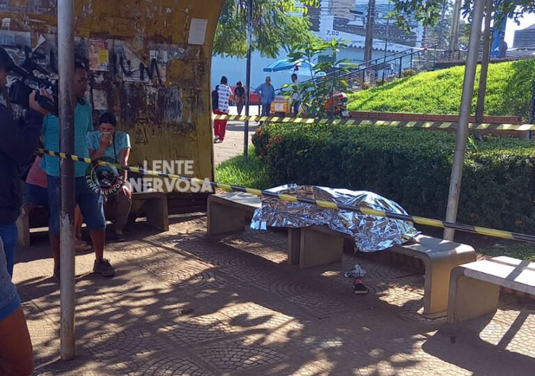 Mulher morre em banco na Praça do Baú após discutir e passar mal