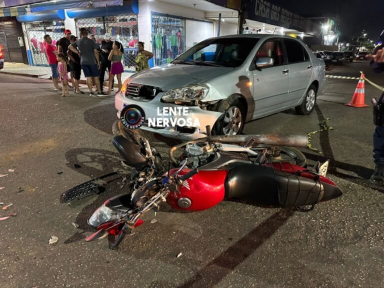 URGENTE – Motociclista quebra a perna ao colidir em carro na zona leste