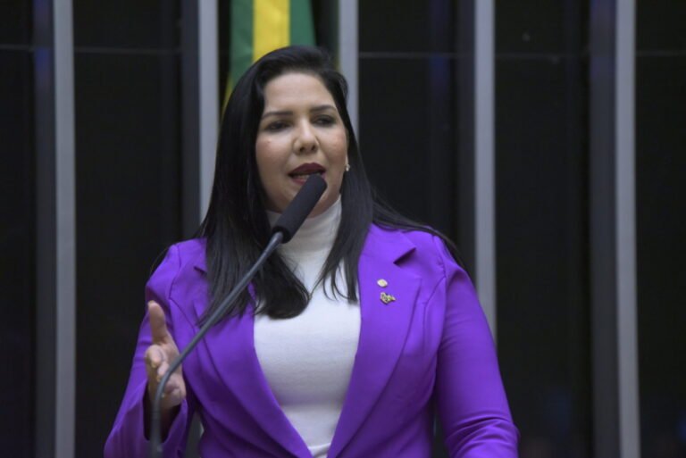 Cristiane Lopes envia indicação ao poder executivo para manutenção do Programa Nacional de Escolas Cívico-Militares