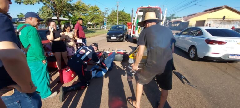 Motociclista tem suspeita de fratura ao colidir em carro próximo ao shopping