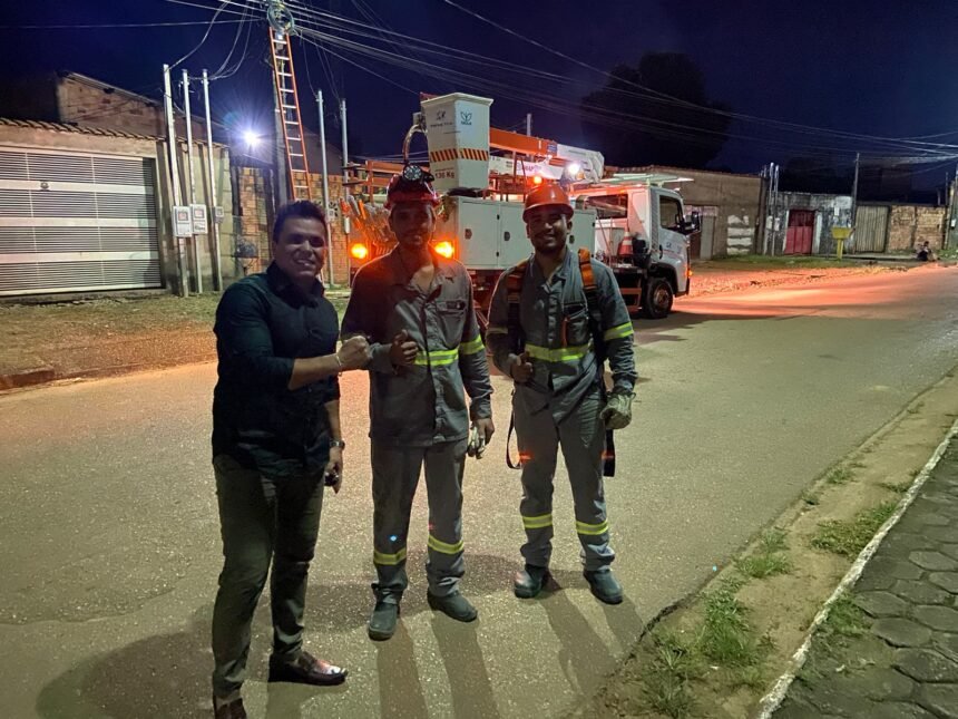 Iluminação pública em LED é instalada no Bairro Caladinho a pedido do vereador Edimilson Dourado