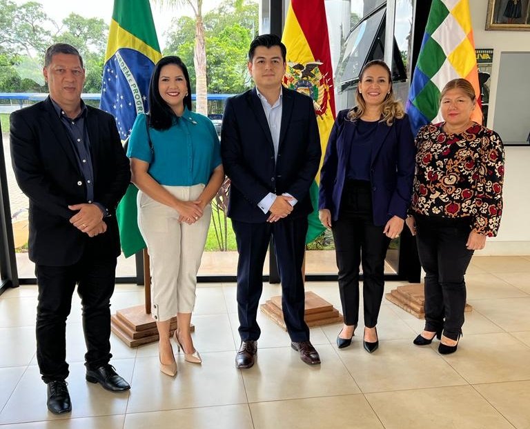 Cristiane Lopes comemora o aviso de licitação da construção da Ponte Binacional entre Guajará-Mirim (RO) e Guayaramerín (Bolívia)