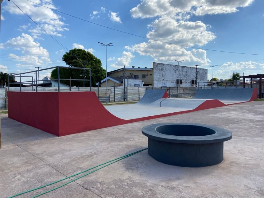 Vereador Edimilson Dourado acompanha andamento de obras de praça na zona sul 1 Vereador Edimilson Dourado acompanha andamento de obras de praça na zona sul