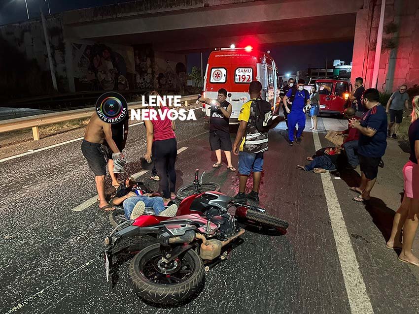 Ciclista tem perna quebrada ao ser atropelada por motociclista quando atravessava a BR-364, na capital - VÍDEO