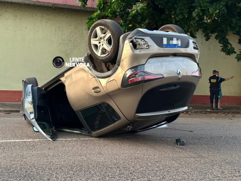 URGENTE – Passageira fica ferida em capotamento no centro da capital