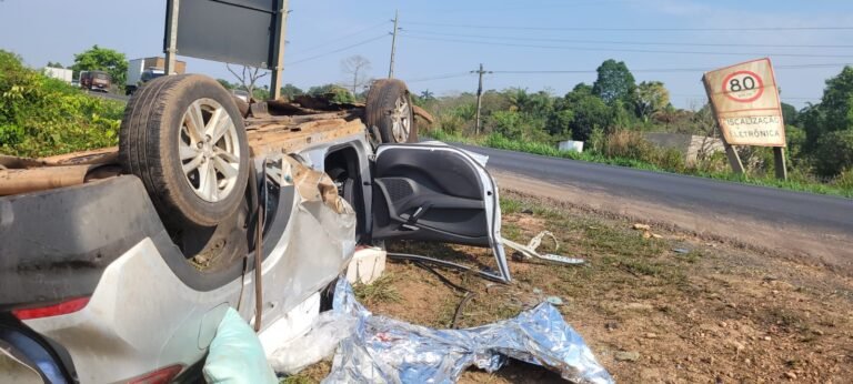 IDENTIFICADA – Mulher morre em capotamento de automóvel na BR-364 em Candeias do Jamari