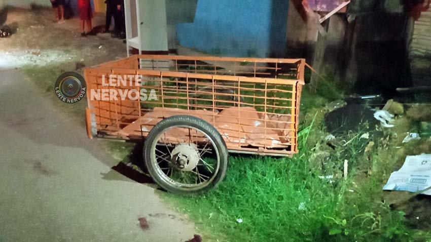 Motoqueiro causa grave acidente e foge abandonando carretinha – VEJA O VÍDEO