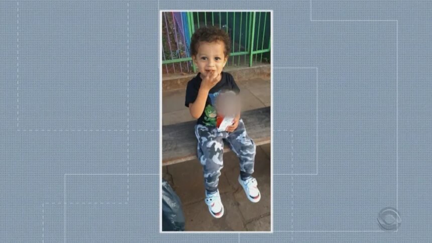 Criança de 3 anos morre baleada enquanto brincava na frente de casa, no RS