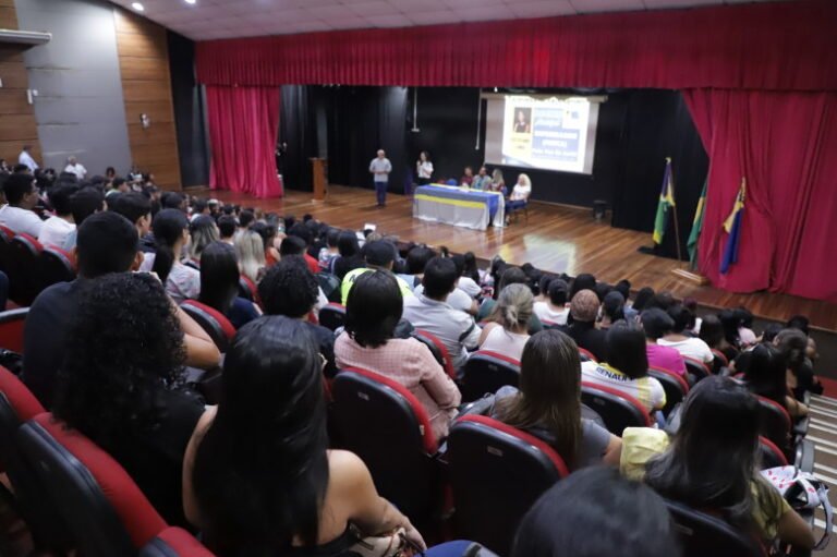 Entrega dos termos de concessão de bolsa aos novos acadêmicos será dia 19