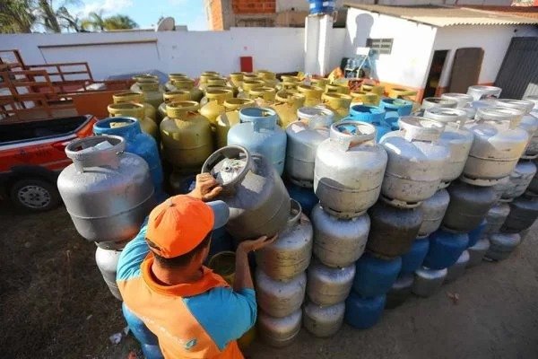 Emenda à reforma tributária propõe tirar imposto sobre gás de cozinha 1 Emenda à reforma tributária propõe tirar imposto sobre gás de cozinha