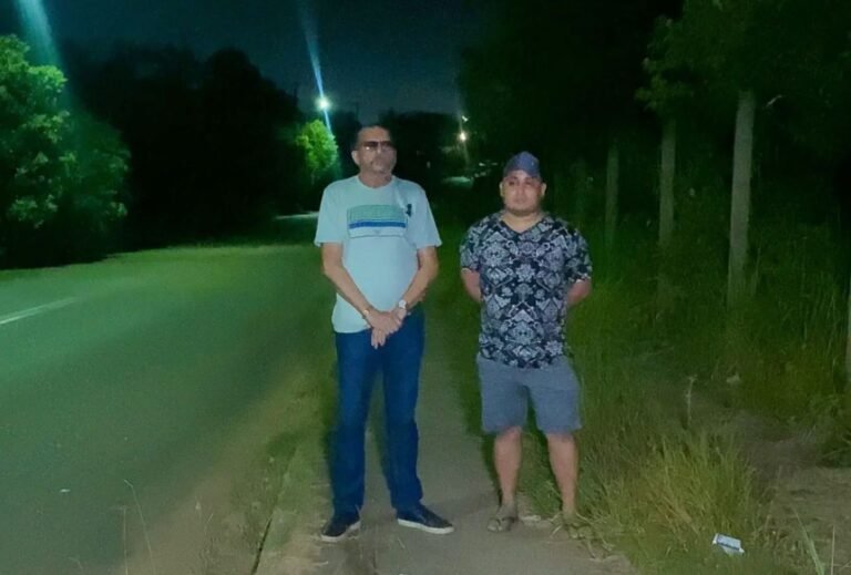 Vereador Dr. Macário solicita limpeza de calçadas e acostamentos no Bairro Novo