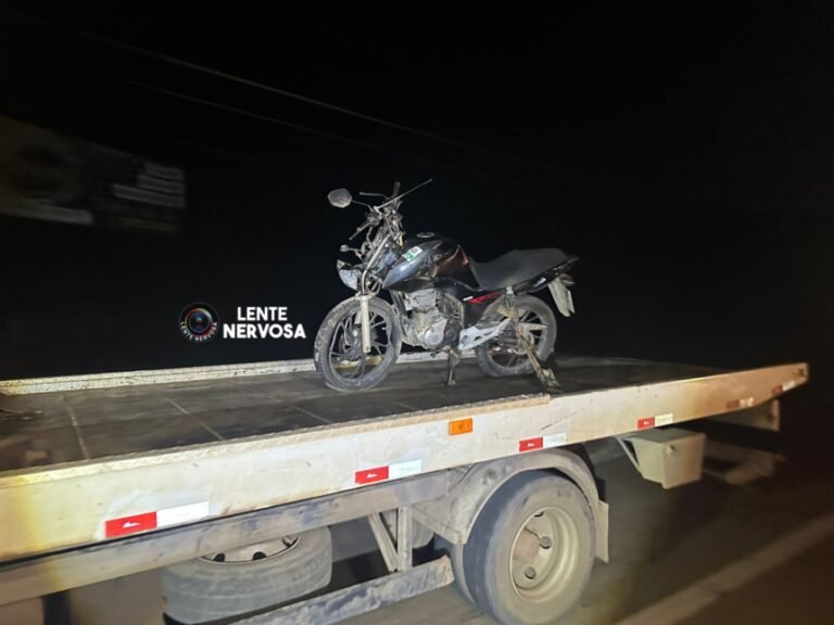 ATUALIZADA – Motorista de Hilux faz conversão proibida na BR-364 e causa grave acidente com motociclista