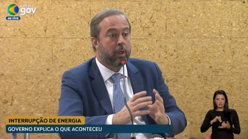 Apagão foi evento raro e não tem a ver com suprimento de energia, diz ministro; PF vai investigar causas