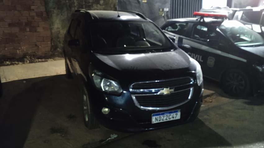 Agentes da PRF apreendem quilos de cocaína que estavam em carro transportado em cegonha