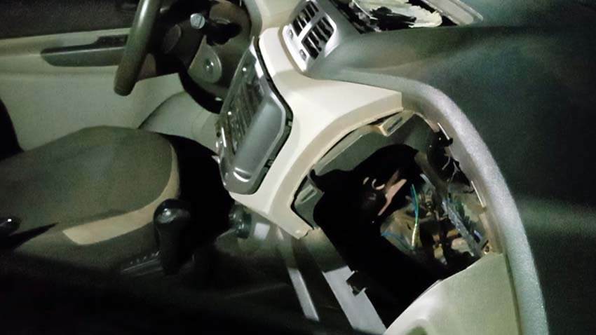 Agentes da PRF apreendem quilos de cocaína que estavam em carro transportado em cegonha