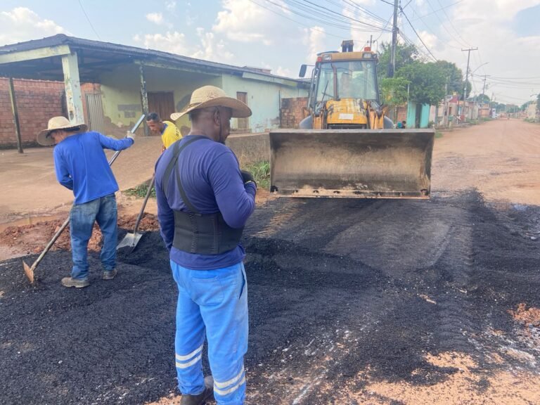 Semob realiza Tapa Buracos no Bairro Cidade Nova a pedido do vereador Edimilson Dourado