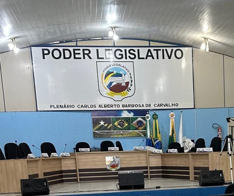 Últimas Notícias 10 Comissão Processante se reúne e começa a analisar processo de cassação de prefeito de Candeias do Jamari