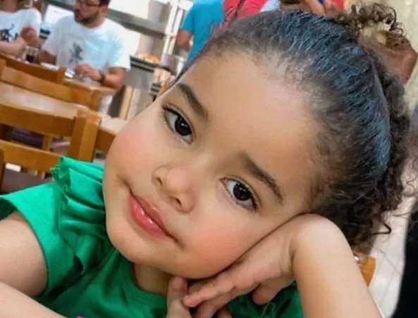 Menina Heloísa, baleada na cabeça por agente da PRF, morre no Rio de Janeiro