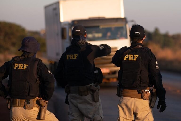 PRFs envolvidos em roubo de carga são demitidos por Dino