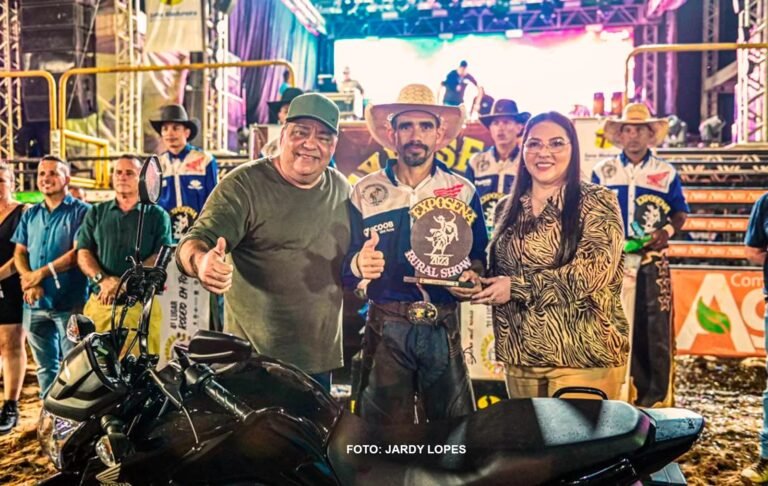 SEGURA PEÃO – Rondoniense é campeão de rodeio no Acre