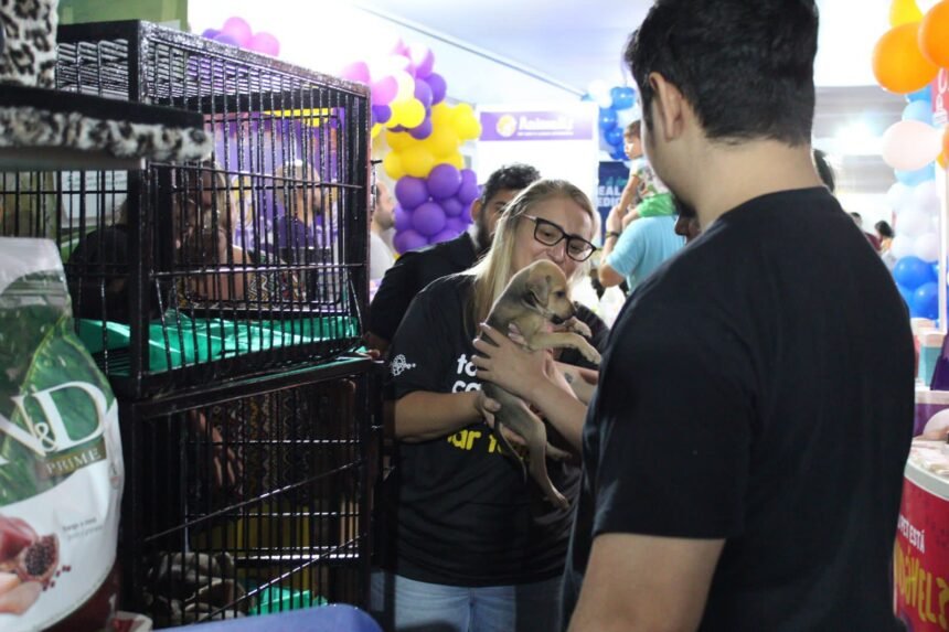 Vereadora Márcia Socorristas participa da Feira Pet e destaca importância do evento