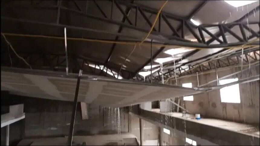 Igreja é interditada após vendaval arrancar telhado e causar rachaduras nas paredes em Jaru