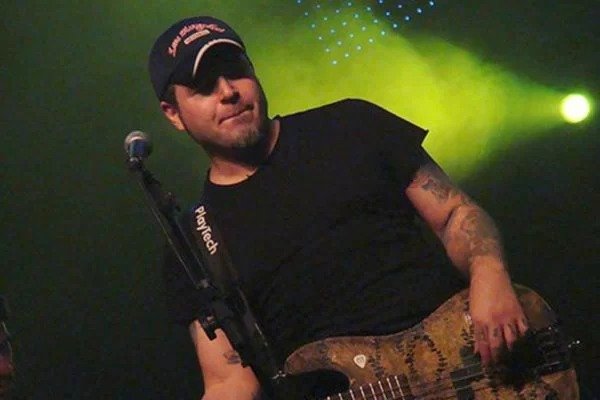 Mingau, do Ultraje a Rigor, segue em estado grave, intubado e na UTI