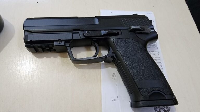 AMEAÇA – Adolescente é apreendido com pistola de air soft em escola