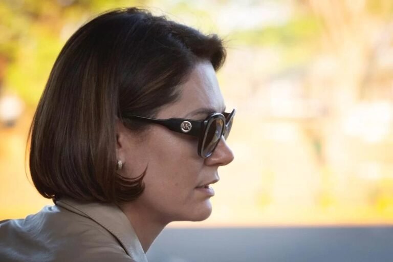 Michelle Bolsonaro rebate Pavinatto sobre suicídio de Karol Eller