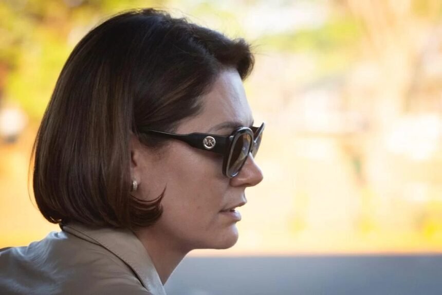 Michelle Bolsonaro rebate Pavinatto sobre suicídio de Karol Eller