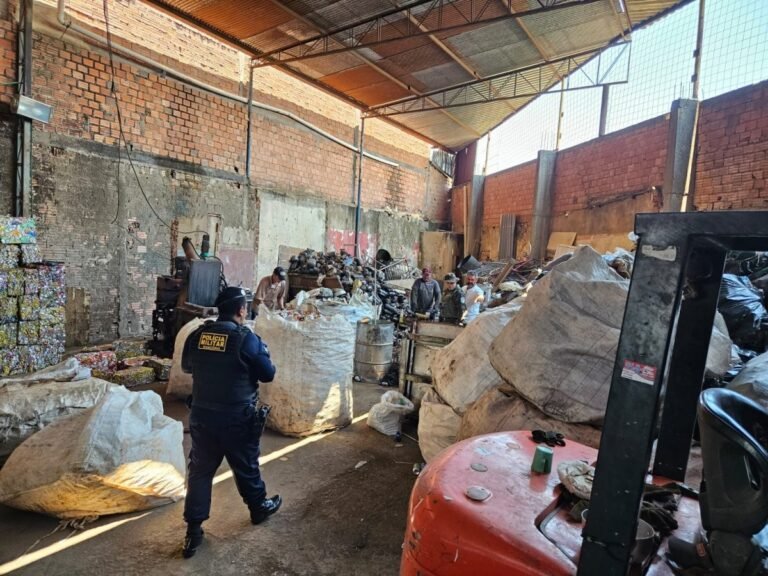 PM realiza operação para tentar localizar criminosos que compram fios furtados na capital