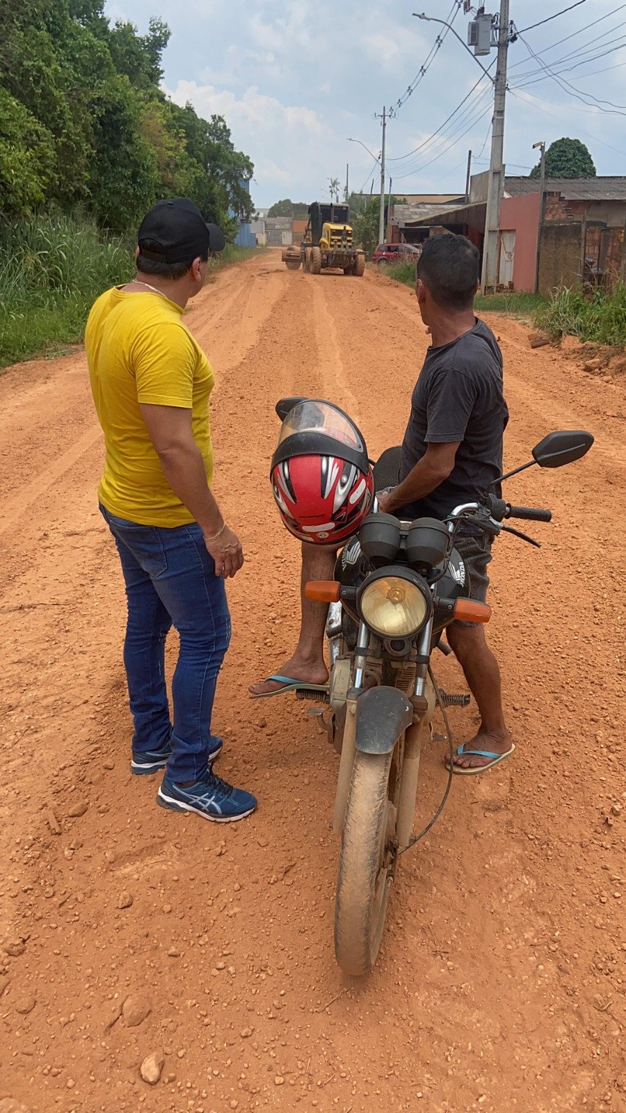 Obras para asfaltamento iniciam no Bairro Eldorado a pedido do vereador Edimilson Dourado 4 Obras para asfaltamento iniciam no Bairro Eldorado a pedido do vereador Edimilson Dourado