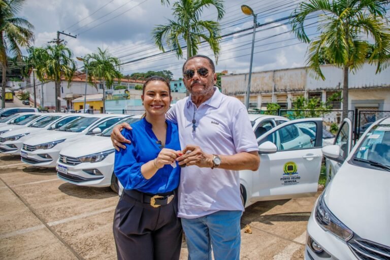 Vereador Macário Barros participa da entrega de 21 veículos à SEMUSA