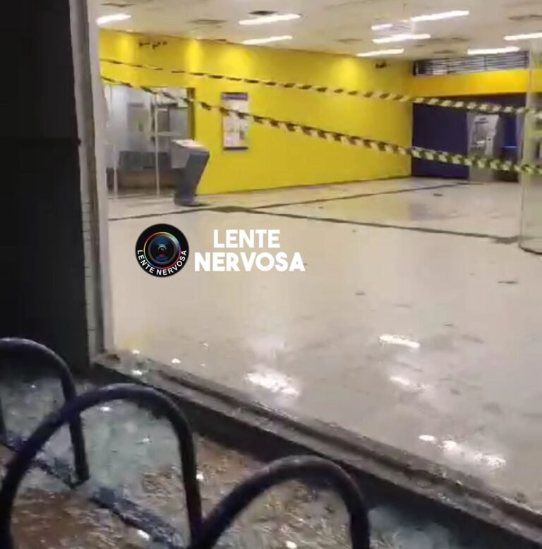 Tempestade estoura vidraça de agência bancária e deixa rastro de destruição em Candeias do Jamari – VEJA VÍDEO