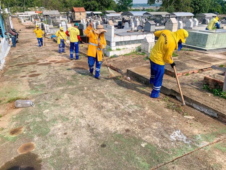 Mutirão de limpeza prepara Cemitério Santo Antônio para Dia de Finados