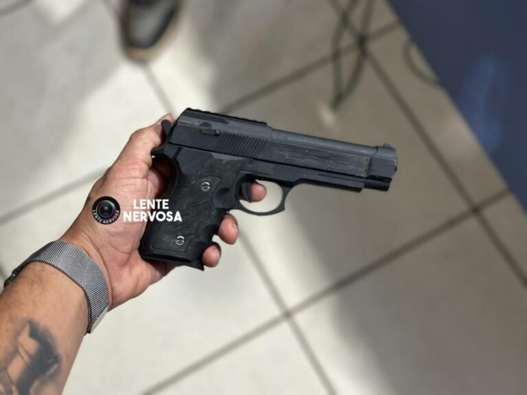 Criminoso é espancado ao tentar assaltar usando arma de brinquedo em praça