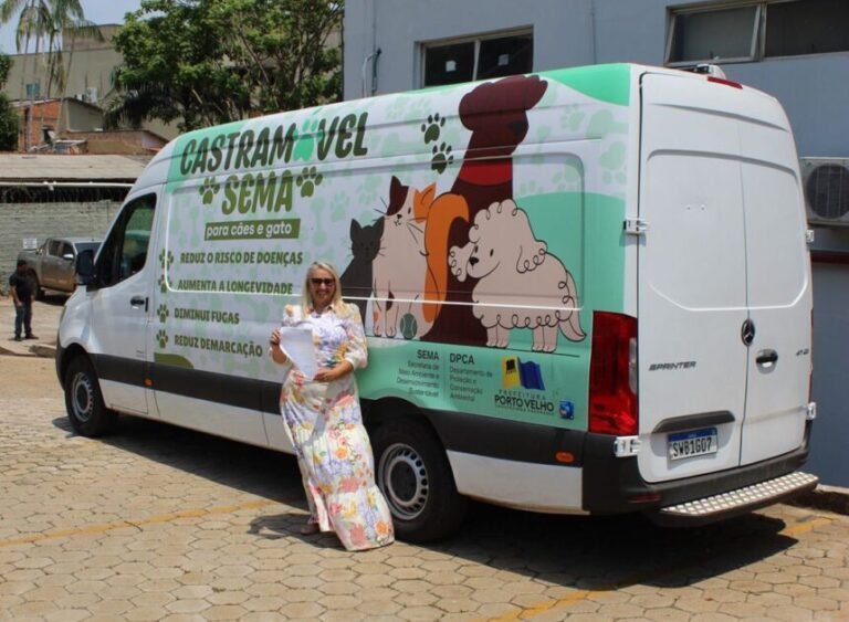 Vereadora Márcia Socorristas Animais comemora aquisição de van para castração de animais