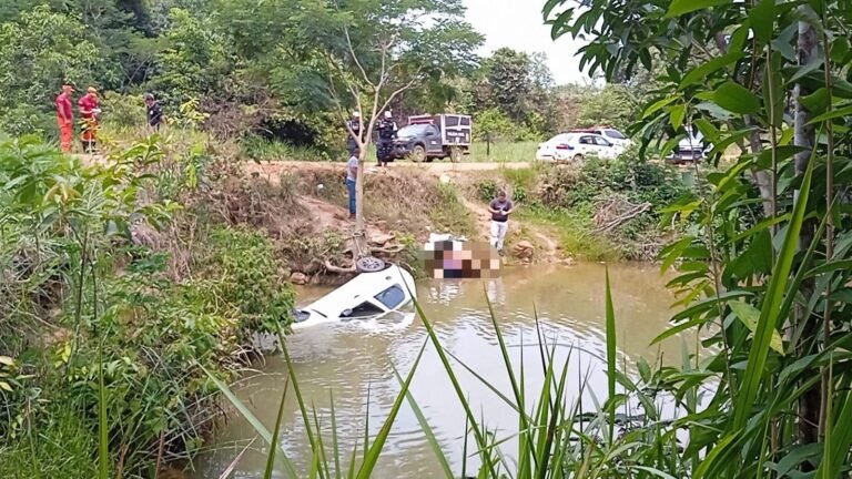 Amigos morrem afogados dentro de automóvel após pescaria, na capital