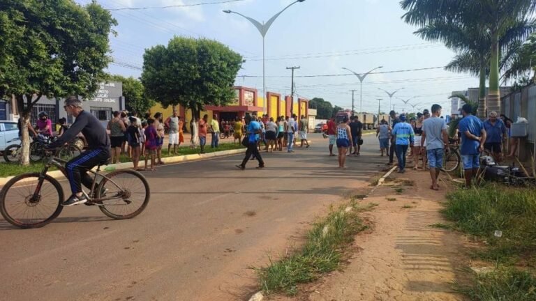 Colisão entre moto e carro deixa filho de policial em estado grave