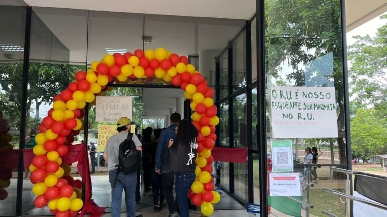 Estudantes da Unir fazem inauguração ‘independente’ do restaurante universitário que esperam há mais de 10 anos