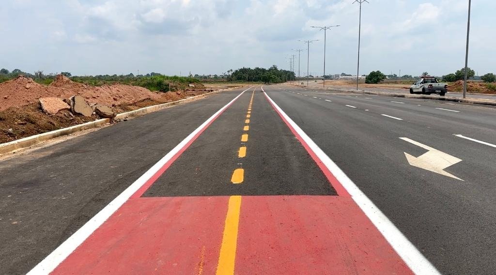 Pintura da sinalização horizontal da avenida Santos Dumont é concluída